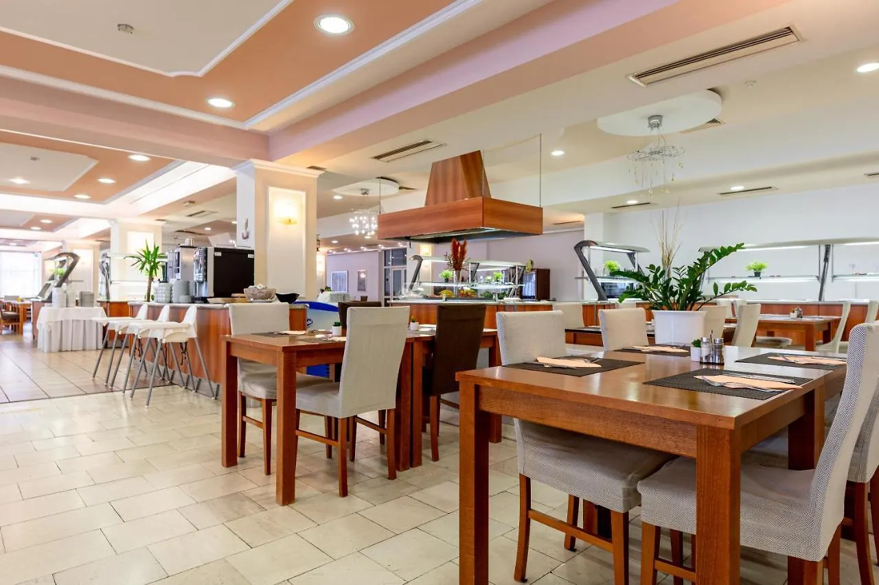 Villa Lovorka - Hotel Resort Drazica Krk Town 3*,